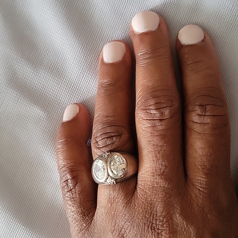 Vintage sterling silver ring with cubic zirconia in size 5.5